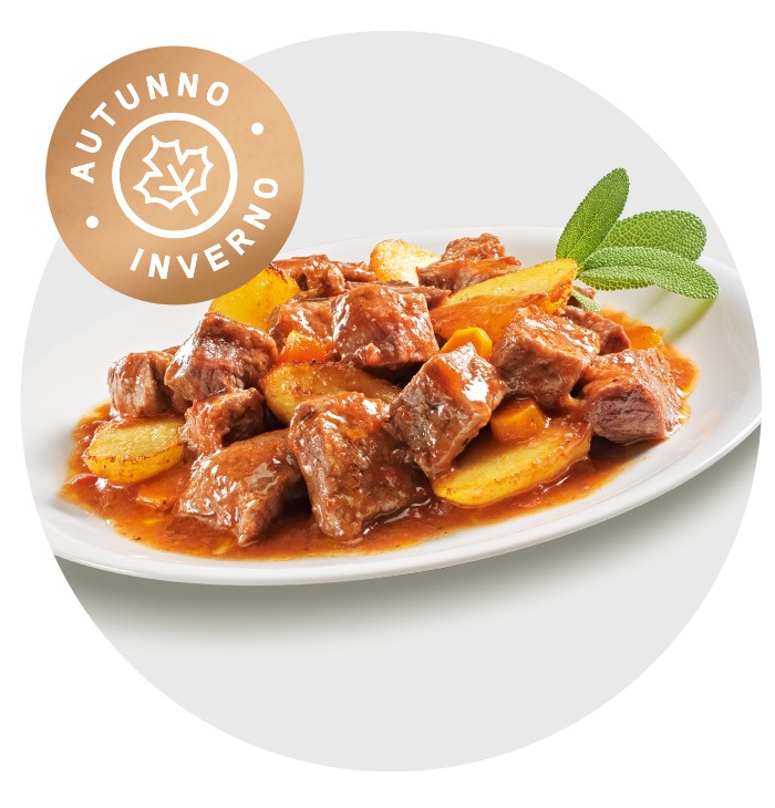 Piatti gastronomia ordina lo spezzatino di cervo con patate Piatti gastronomia ordina lo spezzatino di cervo con patate